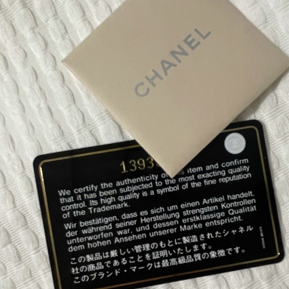 BLACK QUILTED CAVIAR NEW CLASSIC DOUBLE FLAP JUMBO - Picture 8 of 14